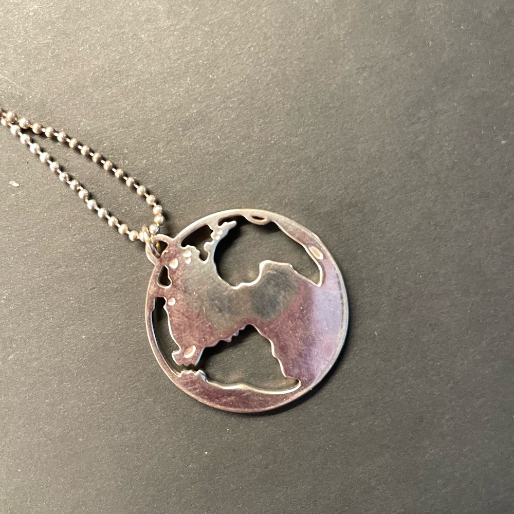 Sterling Silver 925 World Citizen Pendant Necklace – 11.8g Globe Design